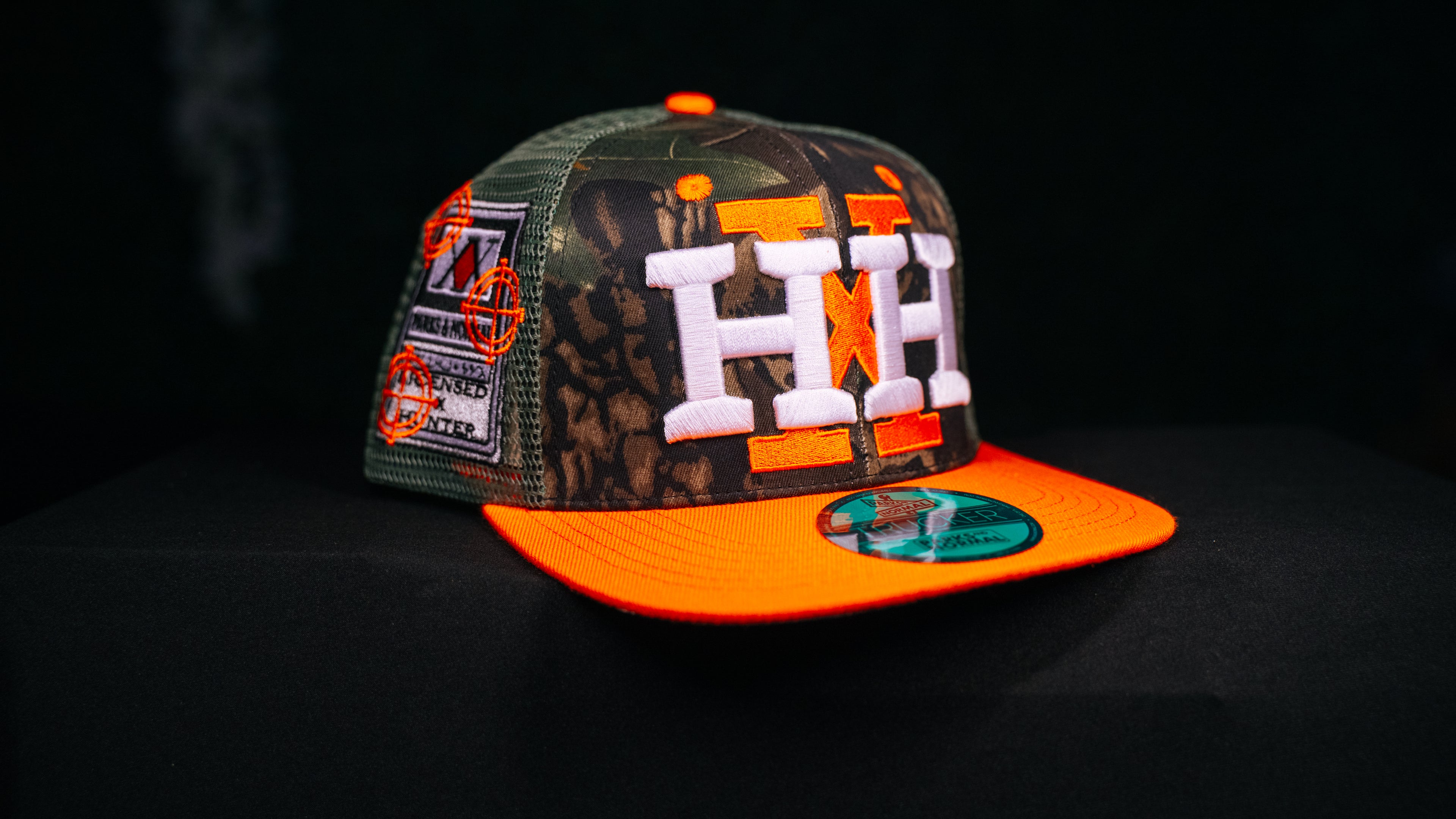 GOH HXH TRUCKER SNAPBACK CAP