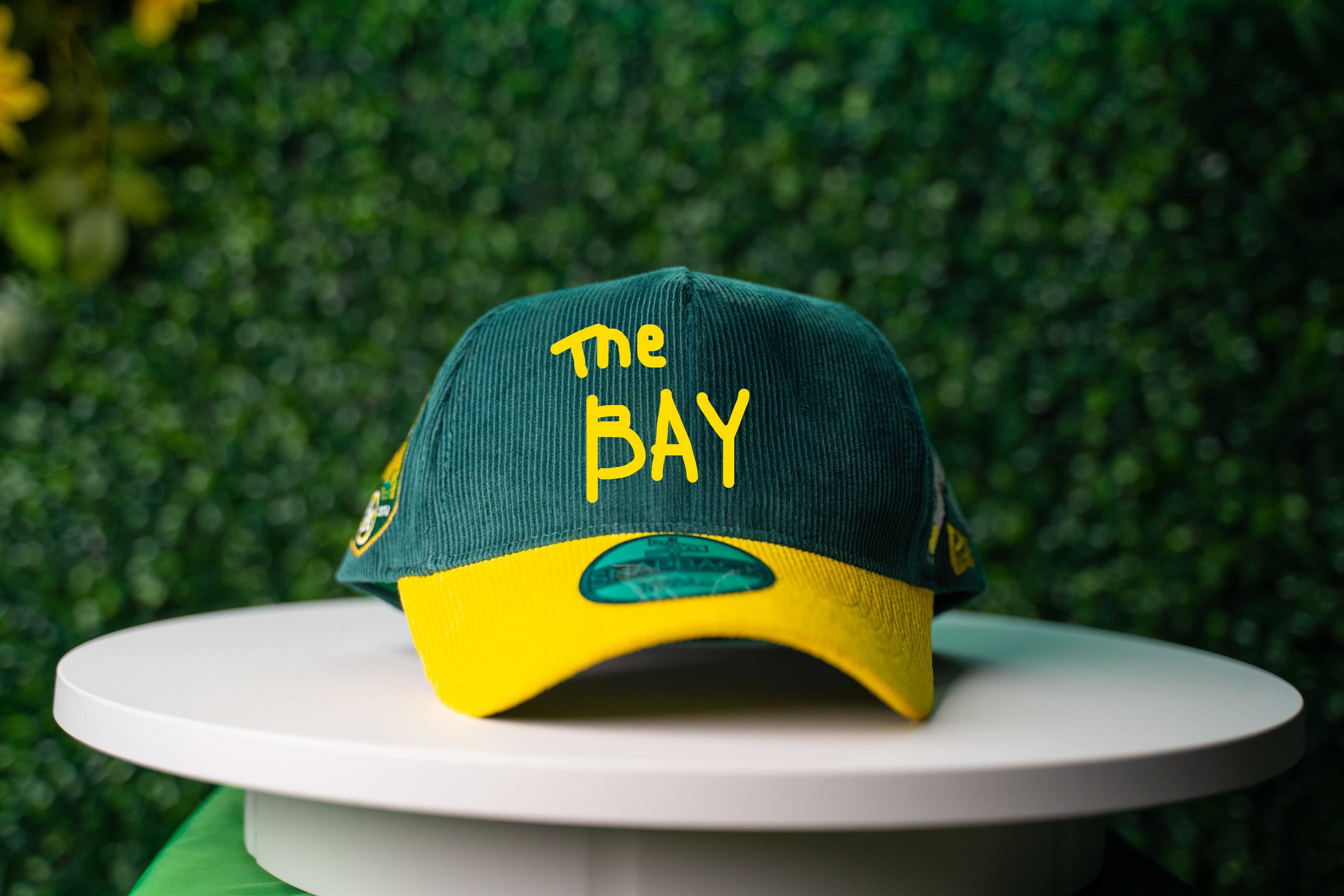 OAKLAND BAY CORDUROY CAP