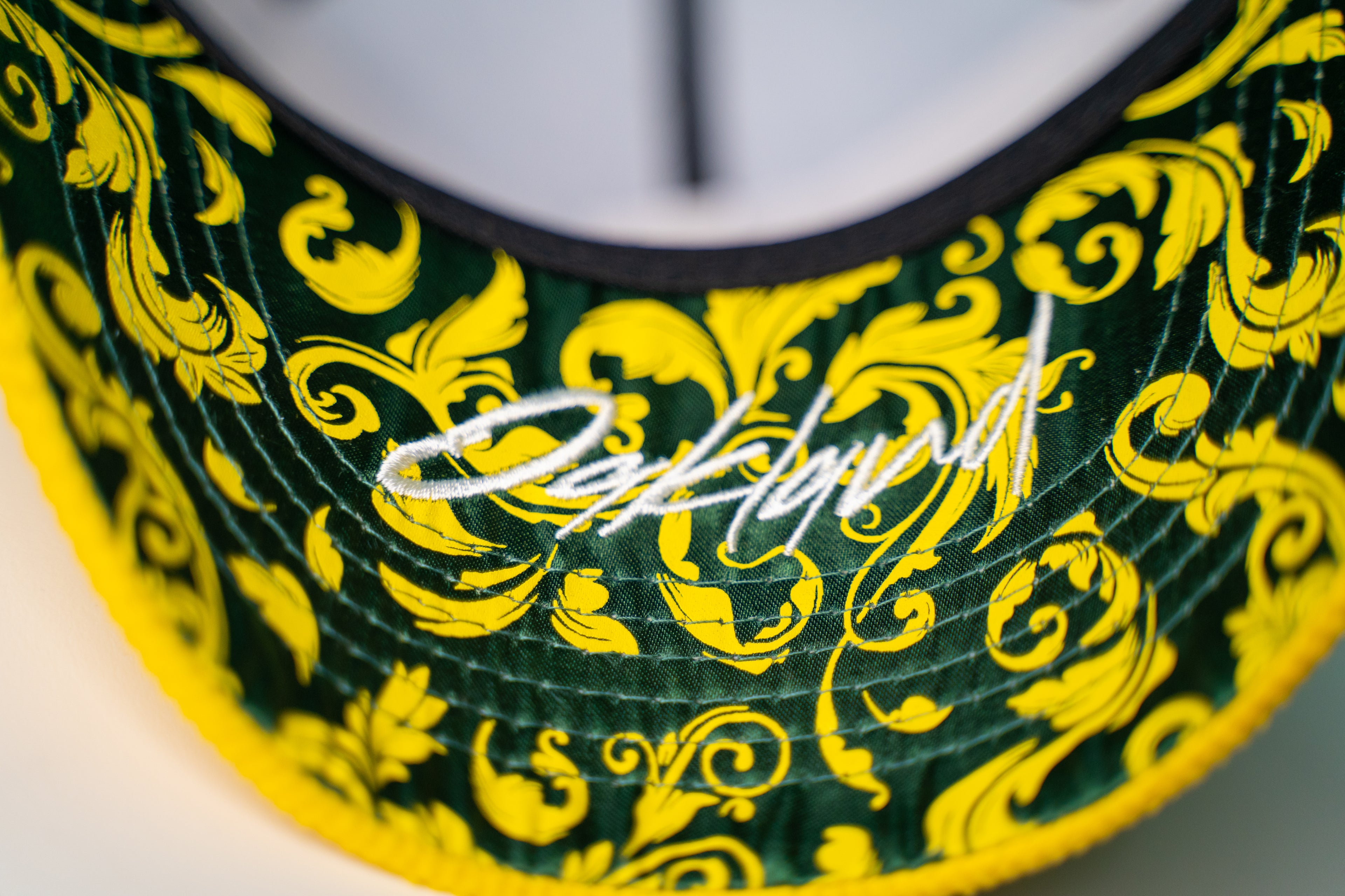 OAKLAND BAY CORDUROY CAP