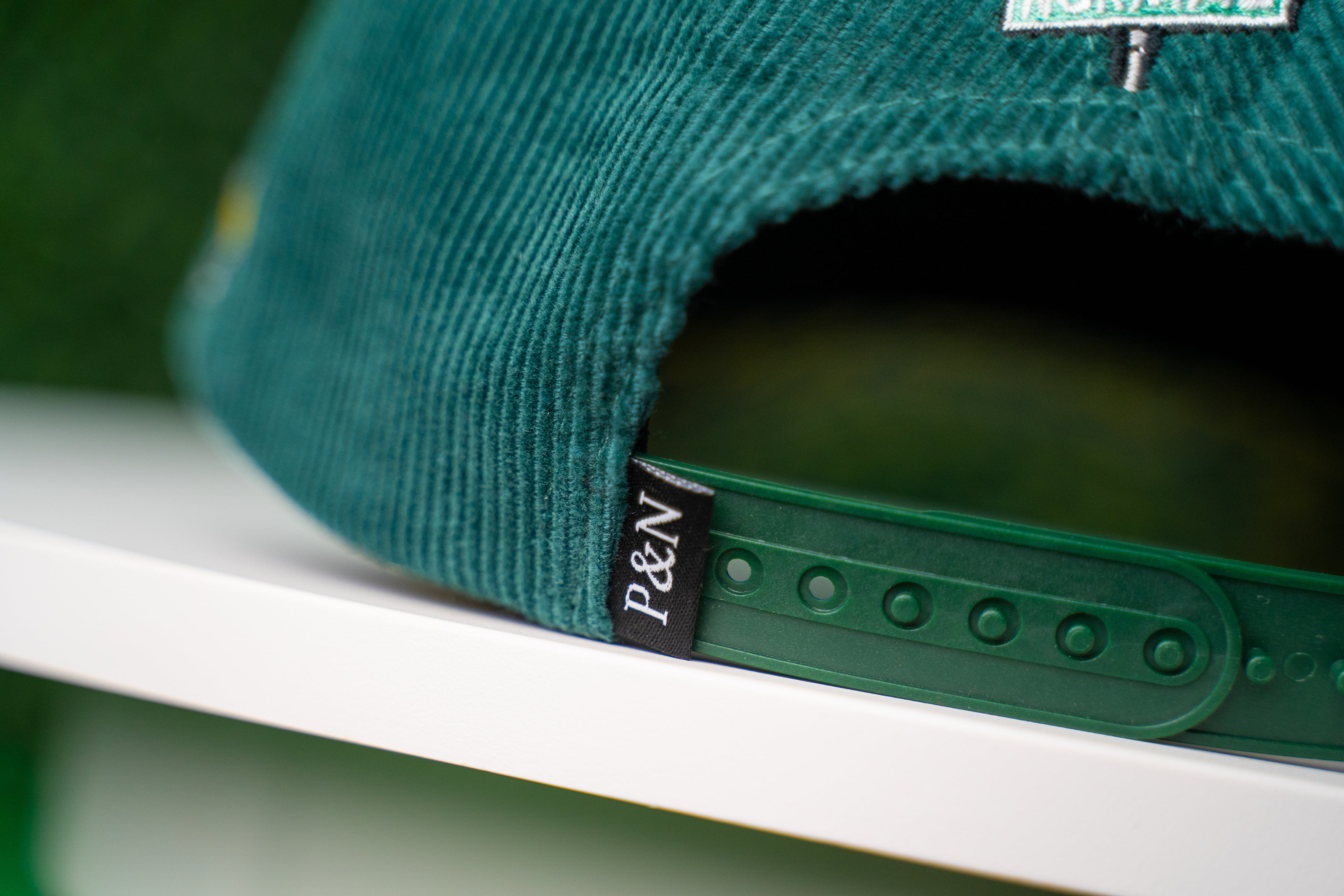 OAKLAND BAY CORDUROY CAP