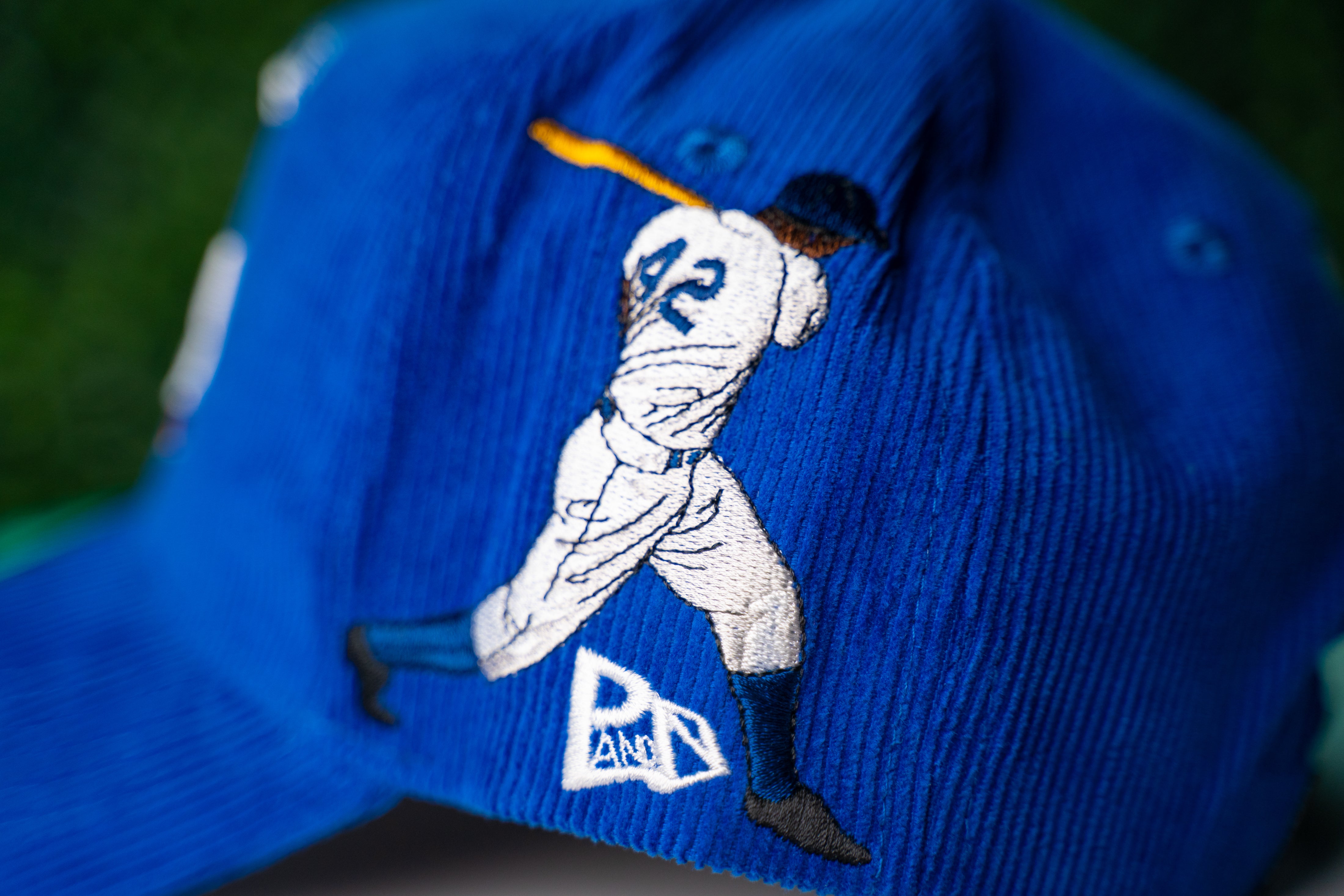 LA CORDUROY CAP