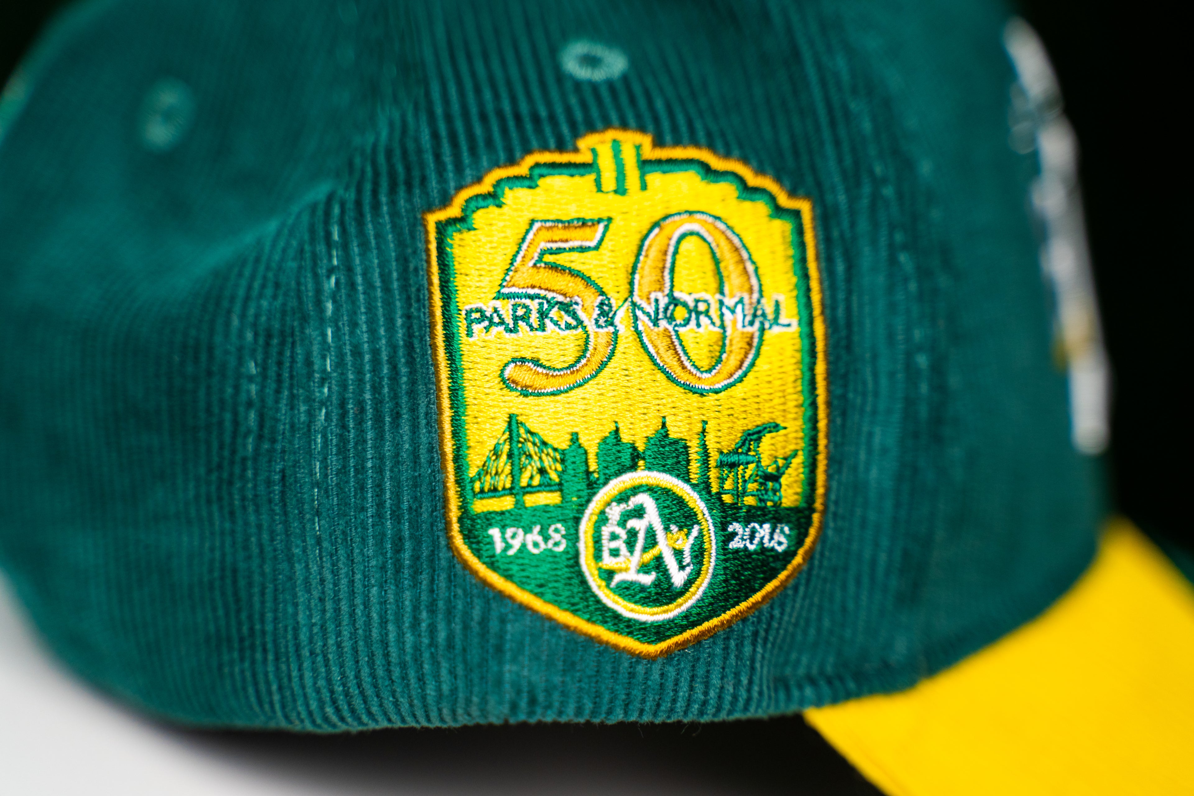 OAKLAND BAY CORDUROY CAP